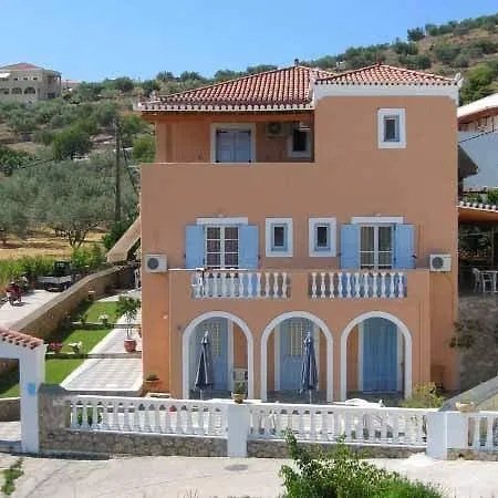 Captain's 2* Spetses Town