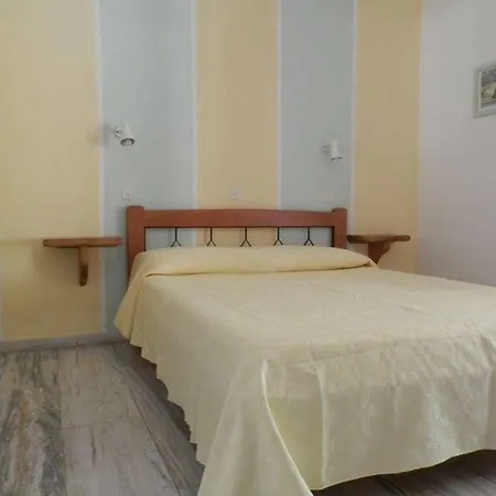 Captain's 2* Spetses Town
